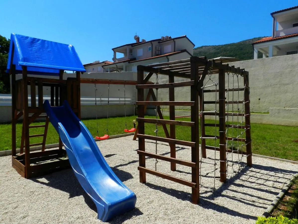 **** Guest house Yourcroatiaholiday - Villa With 6 Rooms Croatia