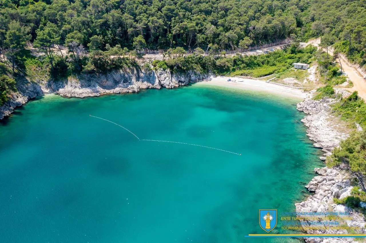 Yourcroatiaholiday - Villa With 6 Rooms